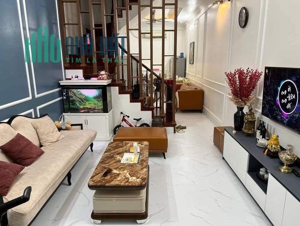 BÁN NHÀ HÀO NAM-  DT 37M2X4 TẦNG  (6,3 TỶ);MẶT TIỀN: 3,8,ô tô đỗ cửa