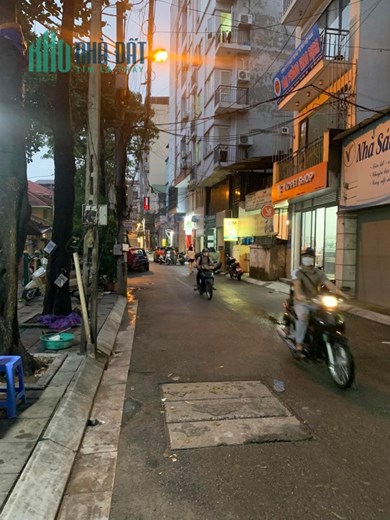 93m Mặt Tiền 16m Phố Phạm Văn Đồng Cầu Giấy. Vị Trí Siêu Đẹp. Giao Thông Thuận Lợi Đi Lại Các Quận.