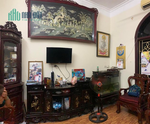 93m Mặt Tiền 16m Phố Phạm Văn Đồng Cầu Giấy. Vị Trí Siêu Đẹp. Giao Thông Thuận Lợi Đi Lại Các Quận.