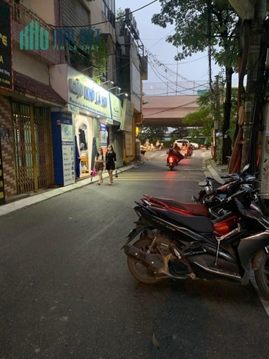 93m Mặt Tiền 16m Phố Phạm Văn Đồng Cầu Giấy. Vị Trí Siêu Đẹp. Giao Thông Thuận Lợi Đi Lại Các Quận.