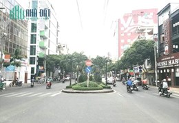 Bán nhà MT khu Phan Xích Long, DT: 8x21m, nở hậu. Khu vực xây 7 tầng, KD sầm uất