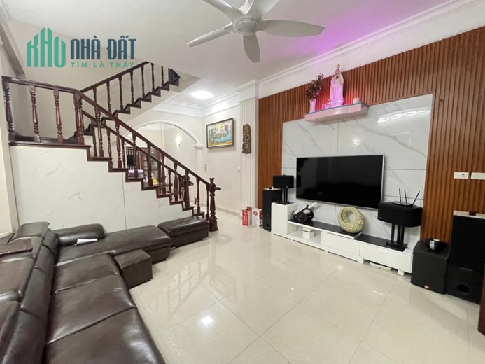 71m 5 Tầng Mặt Tiền 4.5m Nhỉnh 8 Tỷ Phố Nguyễn Khánh Toàn Cầu Giấy. Vị Trí Đẹp Kinh Doanh Cực Tốt.