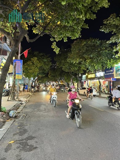 Ngọc Lâm 5 tầng- 5m ra mặt phố, nhà đang kinh doanh cửa hàng- 3.X tỷ lương lượng mạnh.
