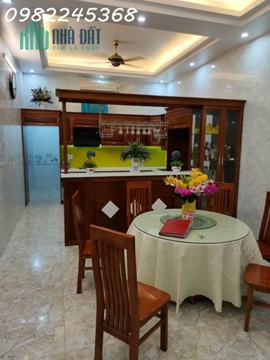 Cần bán hoặc cho thuê căn nhà nguyên căn 3 tầng có thể làm văn phòng Đường Lý Thường Kiệt