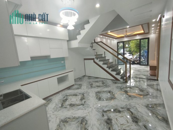 Bán nhà 4 Tầng xây Mới Ngô Gia tự 50 M