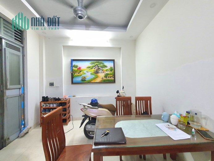 Bán Nhà  phố Xã Đàn Hồ Ba Mẫu  full nội thất 42m 5tầng MT 11m nhỉnh 4 tỷ.