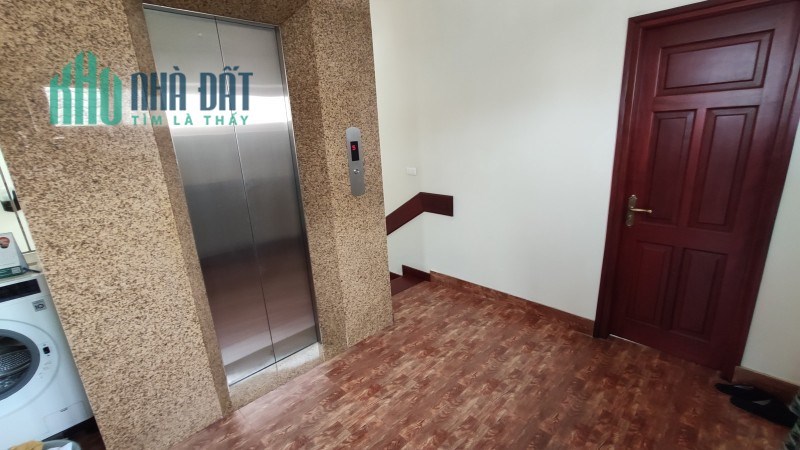 NHÀ ĐẸP NGỌC THỤY, VỊ TRÍ TRUNG TÂM, THANG MÁY SỊN SÒ
