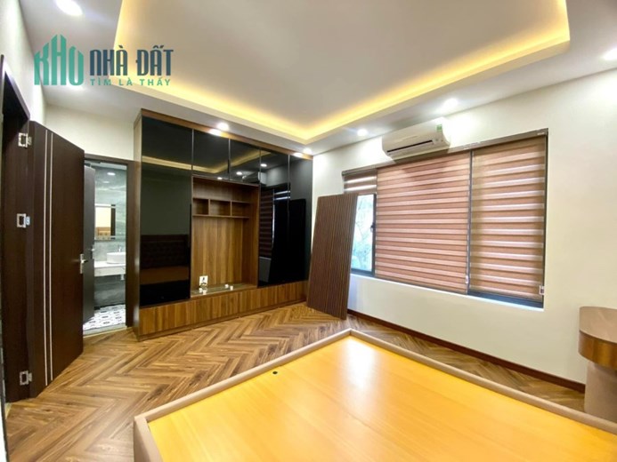Cần bán gấp nhà mặt ngõ Ngọc Lâm,ô tô tránh,60M,4 tầng,KD ẩm thực sầm uất.Hơn 9 tỷ (thương lượng)