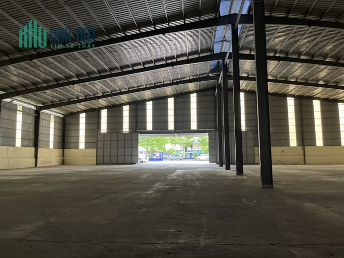 Cho thuê kho chứa hàng tại Dĩ An, Bình Dương. Đầy đủ dịch vụ vận tải.