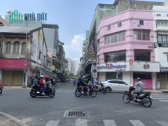 SÁT MẶT TIỀN TRẦN HƯNG ĐẠO QUẬN 5-VỊ TRÍ CỰC ĐẸP, XE HƠI ĐỖ CỬA - 80M 4TẦNG-HƠN 10TỶ
