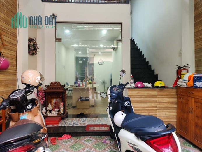CHÍNH CHỦ CHO THUÊ MẶT BẰNG TẦNG TRỆT+NỘI THẤT TRUNG TÂM QUẬN PHÚ NHUẬN