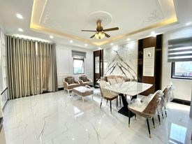 Bán nhà mặt ngõ khẩu Việt Hưng,KD Đỉnh,ngõ to rộng,gara ô tô.,50M,6 tầng,thang máy, trên 6 tỷ