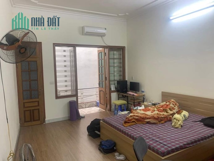 Giảm 1TỶ.Bán gấp nhà Hào Nam, ngõ rộng, ở ngay. Diện tích 70m 3 tầng mặt tiền 4.2 tỷ hơn 6 tỷ.
