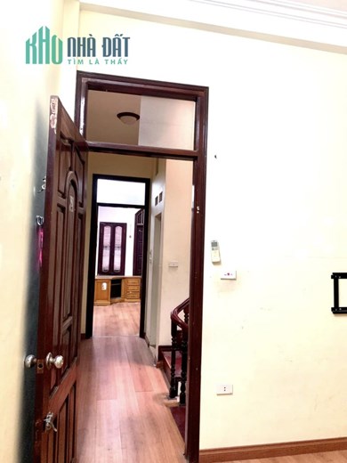 Giảm 1TỶ.Bán gấp nhà Hào Nam, ngõ rộng, ở ngay. Diện tích 70m 3 tầng mặt tiền 4.2 tỷ hơn 6 tỷ.