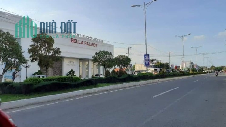 Bán Siêu thị NỘI THẤT ở đường 2/4 thị xã Ninh Hòa
