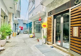 SÁT MẶT TIỀN 5 TẦNG NỞ HẬU 5.5 X 8.6 KHÔNG QHLG GIÁ CHỈ 5TỶ