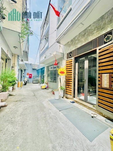 SÁT MẶT TIỀN 5 TẦNG NỞ HẬU 5.5 X 8.6 KHÔNG QHLG GIÁ CHỈ 5TỶ