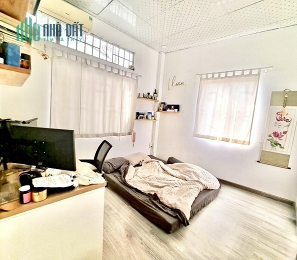 Nhà Ngon Hẻm 5m, Cách Mạng Tháng 8, Bành Văn Trân Ngang 5,2m 3 Tầng