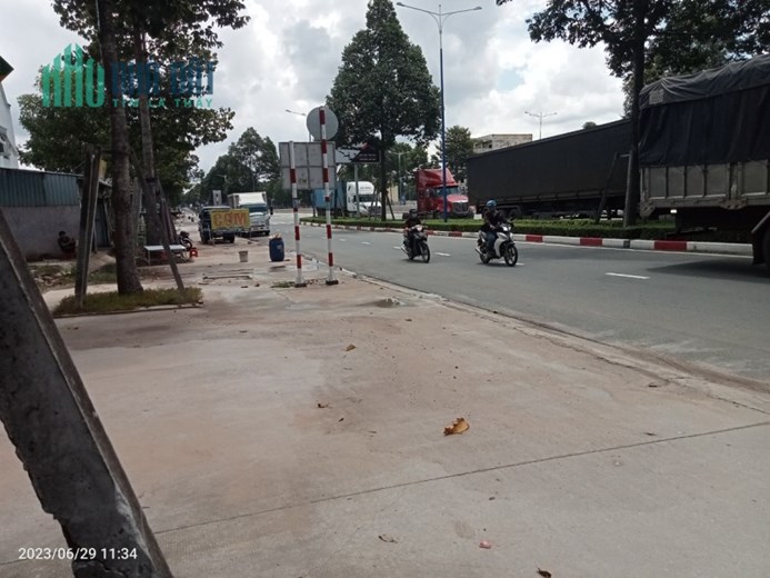 NHÀ ĐẸP - GIÁ TỐT - Cần Bán Căn Nhà Vị Trí Đắc Địa Tại Thị Xã Bến Cát, Bình Dương
