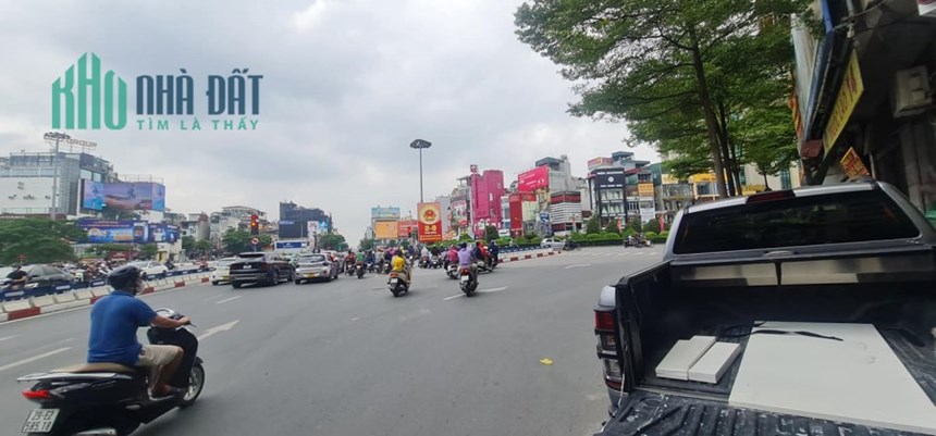 Bán nhà Xã  Đàn gần phố, mới xây vài năm rất đẹp. Diện tích 35m, 5 tầng, mặt tiền 3.6m.