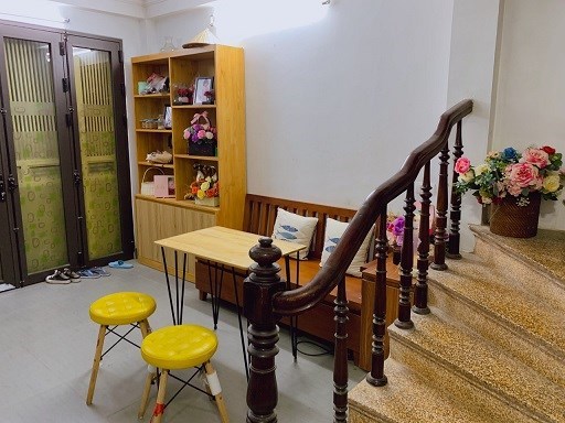 CHO THUÊ NHÀ RIÊNG NỘI THẤT ĐẸP XINH XỊN XÒ - ĐIỆN NƯỚC GIÁ DÂN- XÁCH VALI ĐẾN Ở. 5 TÂNG: T