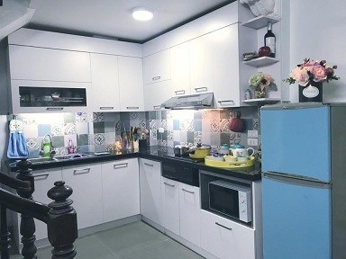 CHO THUÊ NHÀ RIÊNG NỘI THẤT ĐẸP XINH XỊN XÒ - ĐIỆN NƯỚC GIÁ DÂN- XÁCH VALI ĐẾN Ở. 5 TÂNG: T