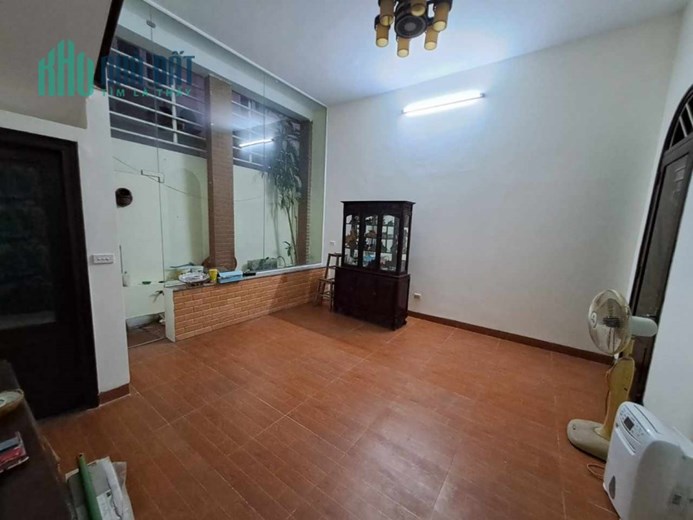 Cho thuê nhà nguyên căn, 70m2, 4T, mt7m, 4N, nội thất đủ, HGĐ, Tây Hồ.