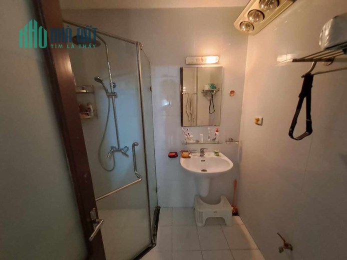 Cho thuê nhà nguyên căn, 70m2, 4T, mt7m, 4N, nội thất đủ, HGĐ, Tây Hồ.