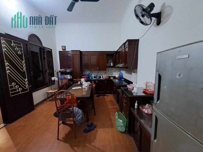 Cho thuê nhà nguyên căn, 70m2, 4T, mt7m, 4N, nội thất đủ, HGĐ, Tây Hồ.