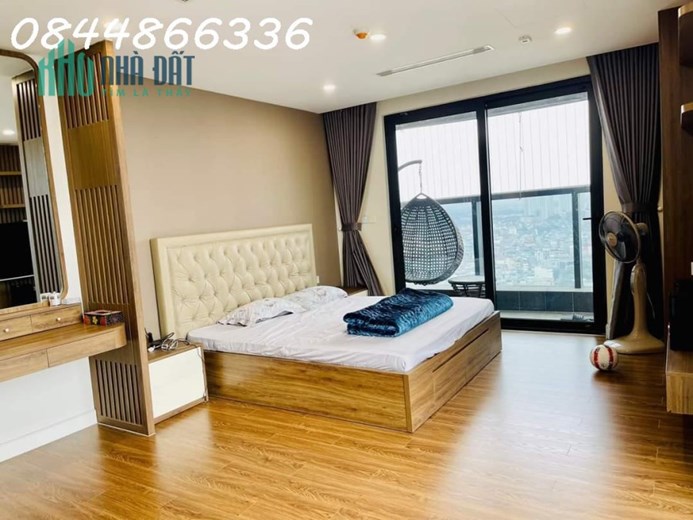 Tôi cần bán căn hộ Sunshine Center, 4 phòng ngủ diện tích 160m2, full nội thất cao cấp, vào ở được