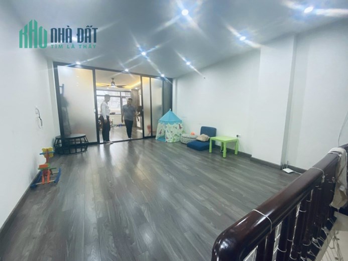 Nhà đẹp phố Nguyễn Thái Học - 50m2/5T/Mt 5m, ô tô tránh, kinh doanh sầm uất, nhỉnh 7 tỷ