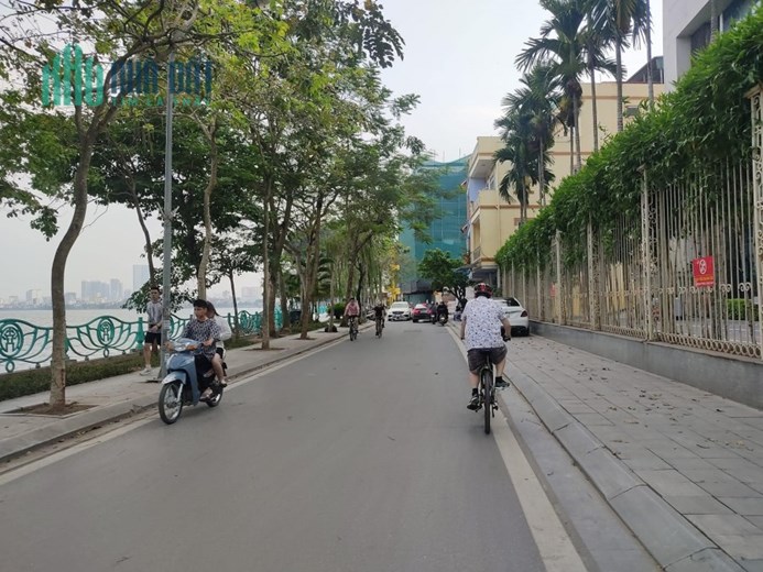 BÁN SIÊU PHẨM MẶT PHỐ VỆ HỒ 450M2 THỔ CƯ MẶT HỒ LỘNG GIÓ, VỈA HÈ, KINH DOANH BẤT CHẤP.