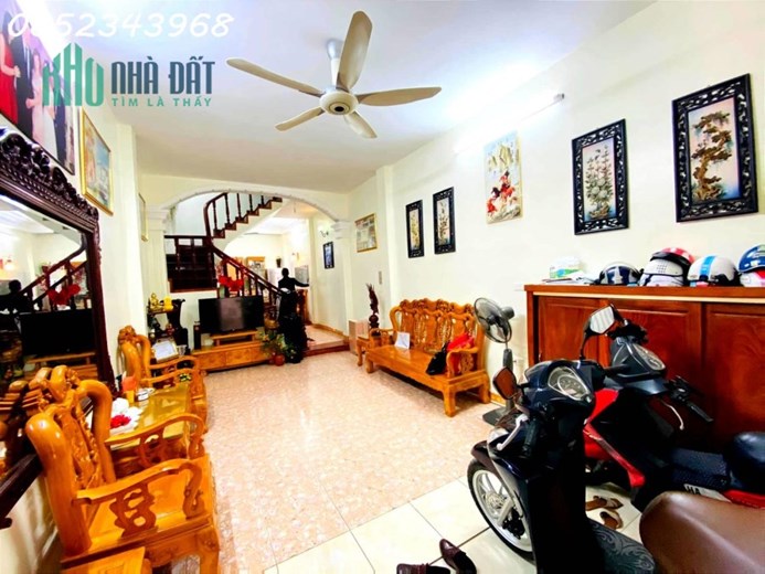 Bán nhà Yên Hòa, Cầu Giấy, 48m2, 5 tầng, tặng nội thất, gần trường Ngoại Thương, giá 5.88 tỷ
