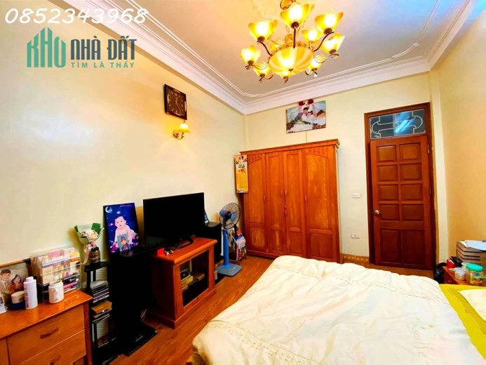 Bán nhà Yên Hòa, Cầu Giấy, 48m2, 5 tầng, tặng nội thất, gần trường Ngoại Thương, giá 5.88 tỷ