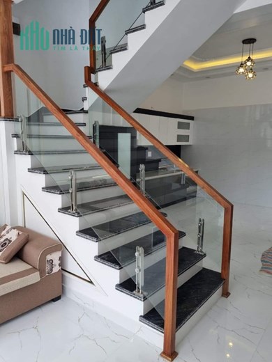 Bán nhà mặt đường Thư Trung, 52m 4 tầng, mới tinh, GIÁ 4.6 tỉ kinh doanh tốt