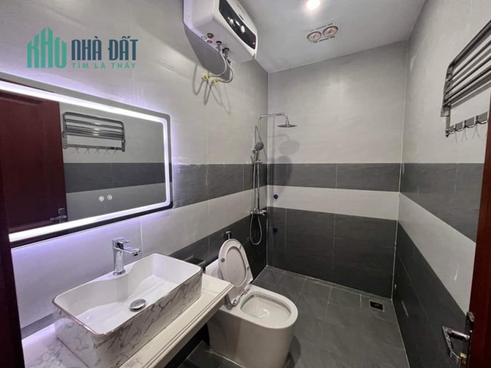 Bán nhà ngõ 6m, 727 Ngô Gia Tự, diện tích 50m 4 tầng mới tinh, GIÁ 4.2 tỉ ô.tô đỗ cửa