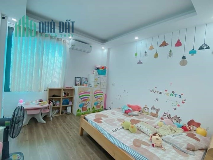 Bán Nhà Đường Phạm Văn Đồng 47,4m2 x 5 tầng , phân lô ô tô vào nhà , nhà mới kính koong , ở sướng.