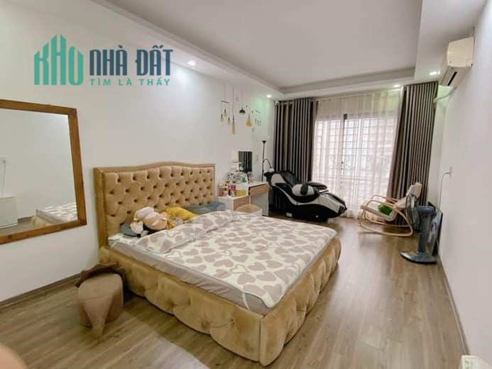 Bán Nhà Đường Phạm Văn Đồng 47,4m2 x 5 tầng , phân lô ô tô vào nhà , nhà mới kính koong , ở sướng.