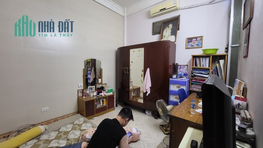 Phố Hồng Mai-Một Ngoặt Vào Nhà-Ô Tô Vài Bước-3 Tầng KCBT Kiên Cố-Sổ Nét Căng 37m-Giá 3Tỷ7