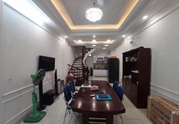 NHÀ ĐẸP 2 THOÁNG, PHÂN LÔ PHỐ TRẦN BÌNH – GẦN PHỐ - DÂN TRÍ CAO, AN NINH TỐT - TẶNG NỘI THẤT - 5T X