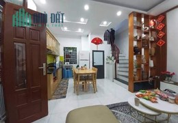 BÁN NHÀ PHÙNG HƯNG DIỆN TÍCH RỘNG, PHÂN LÔ CÁN BỘ, HAI THOÁNG DT 50M CHỈ 5,3 TỶ.
