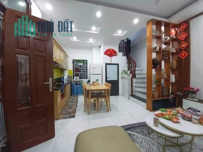 BÁN NHÀ PHÙNG HƯNG DIỆN TÍCH RỘNG, PHÂN LÔ CÁN BỘ, HAI THOÁNG DT 50M CHỈ 5,3 TỶ.