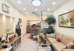 Nhà Phạm Văn Đồng Cầu Giấy dân xây, 2 thoáng, ô tô kinh doanh 5T giá 9 tỷ