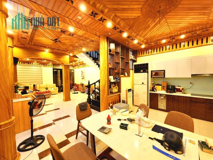 Bán nhà Ngã Tư Sở – gần 100m2 - Ô Tô Vào – Nội Thất Sang Trọng