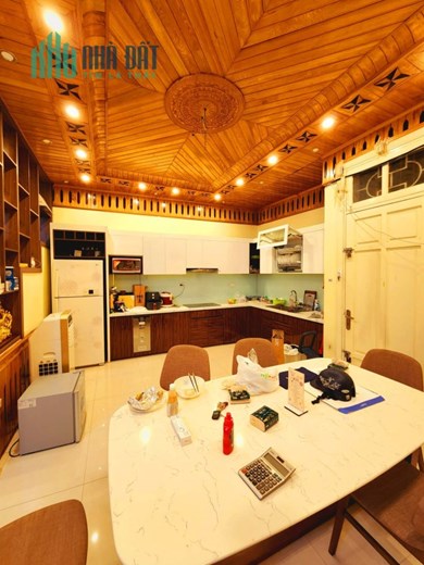 Bán nhà Ngã Tư Sở – gần 100m2 - Ô Tô Vào – Nội Thất Sang Trọng