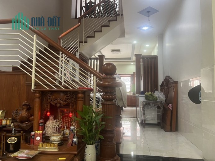 Nhà mặt tiền Ngang KHỦNG 5m Kinh doanh đắc địa sát bên Sân Goll giá 12.5 tỷ.
