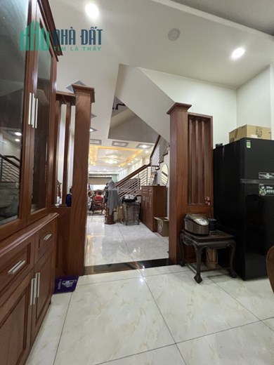 Nhà mặt tiền Ngang KHỦNG 5m Kinh doanh đắc địa sát bên Sân Goll giá 12.5 tỷ.