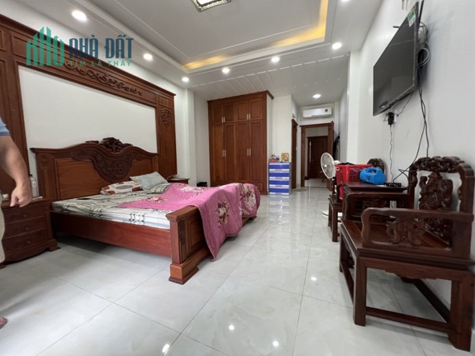Nhà mặt tiền Ngang KHỦNG 5m Kinh doanh đắc địa sát bên Sân Goll giá 12.5 tỷ.