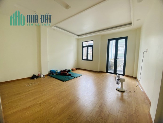 "Nhà 95m2, 4 tầng 4.5m x 18m ngay vòng xoay Âu Cơ với Lê Đại Hành giá nhỉnh 12 tỷ
