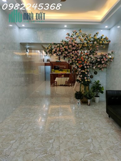 Bán hoặc cho thuê căn nhà nguyên căn 3 tầng có thể làm văn phòng Đường Lý Thường Kiệt